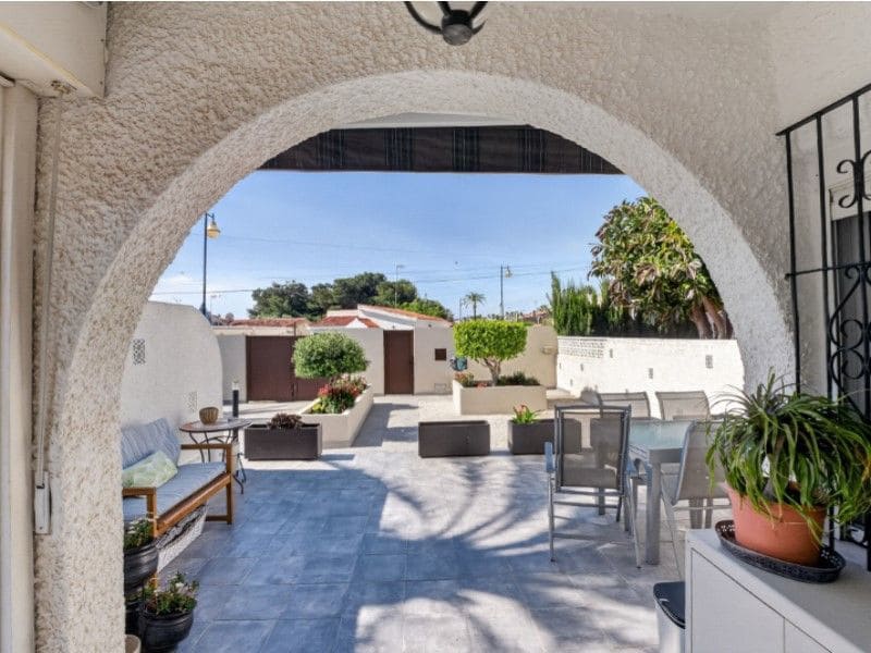 3 soveværelse Villa til salg i Torrevieja - € 379.000 (Ref: 9827134)