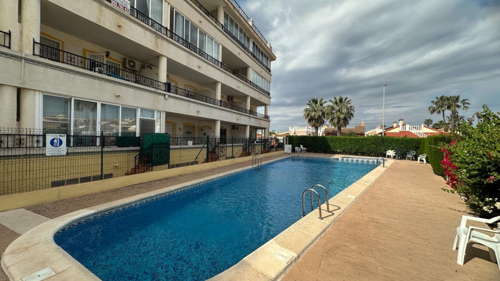 Apartamento de 2 habitaciones en Orihuela Costa en venta - 194.800 € (Ref: 9833865)