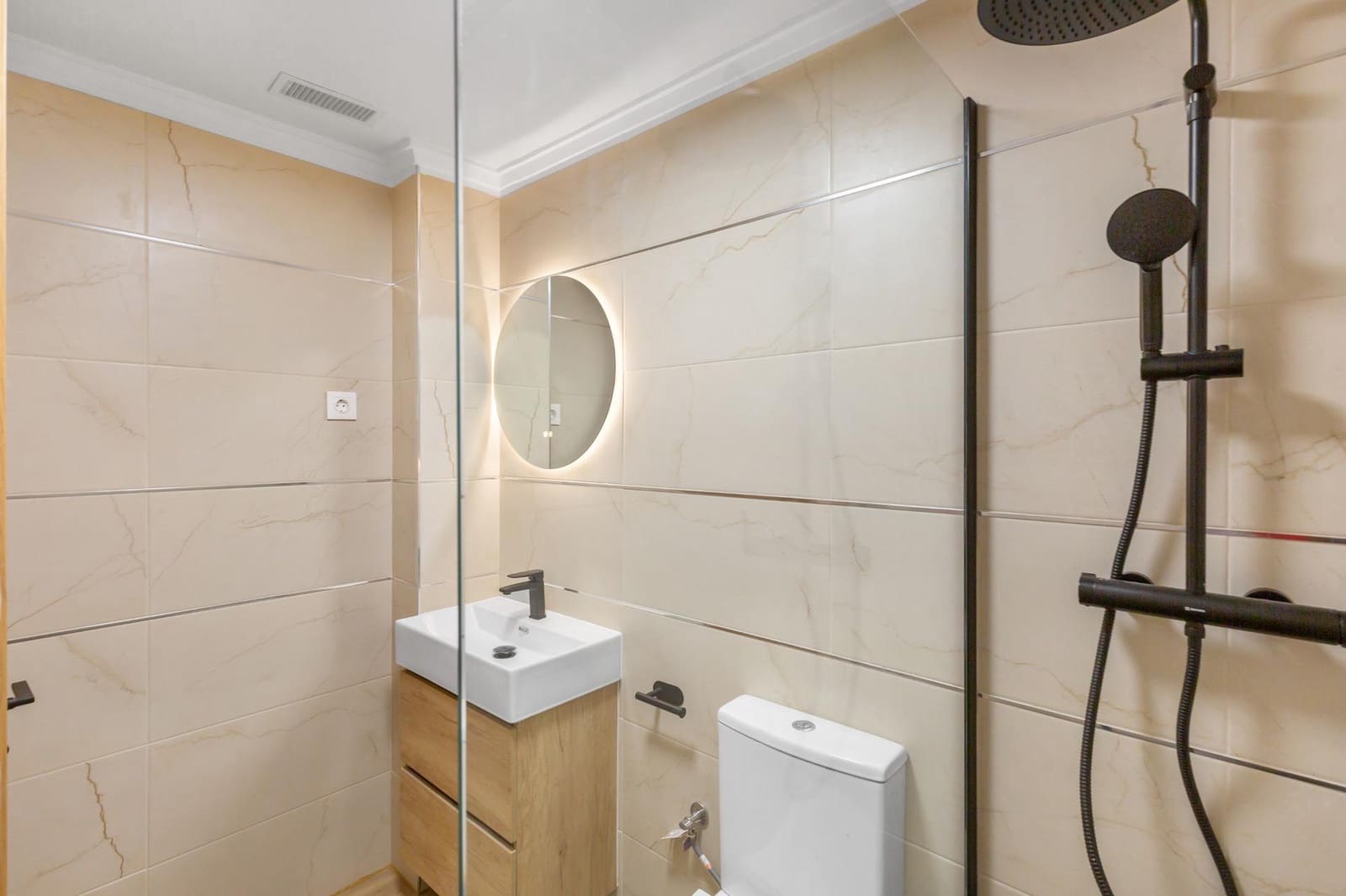 2 soverom Leilighet til salgs i Torrevieja med svømmebasseng - € 149 990 (Ref: 9846595)