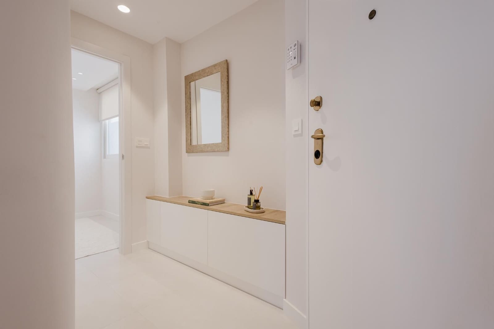 3 bedroom Apartment for rent in Torrevieja with pool - € 1,800 (Ref: 9846601)