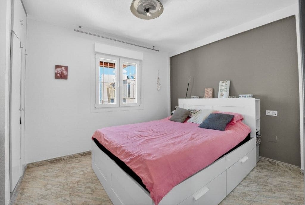 1 Zimmer Penthouse zu verkaufen in Torrevieja mit Pool - 115.000 € (Ref: 9849584)