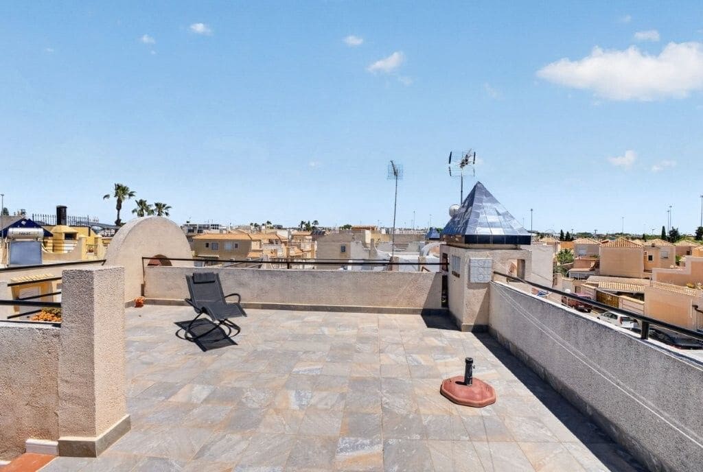 1 Zimmer Penthouse zu verkaufen in Torrevieja mit Pool - 115.000 € (Ref: 9849584)