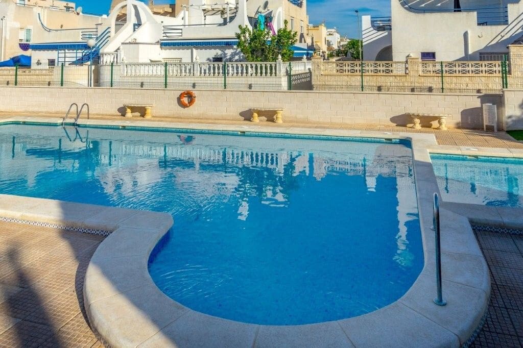 1 Zimmer Penthouse zu verkaufen in Torrevieja mit Pool - 115.000 € (Ref: 9849584)