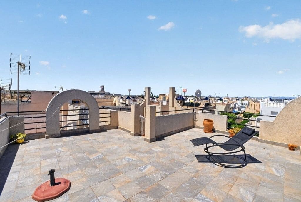 1 Zimmer Penthouse zu verkaufen in Torrevieja mit Pool - 115.000 € (Ref: 9849584)