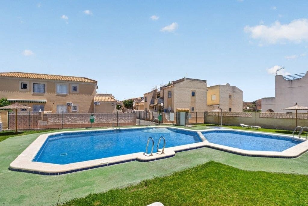1 Zimmer Penthouse zu verkaufen in Torrevieja mit Pool - 115.000 € (Ref: 9849584)