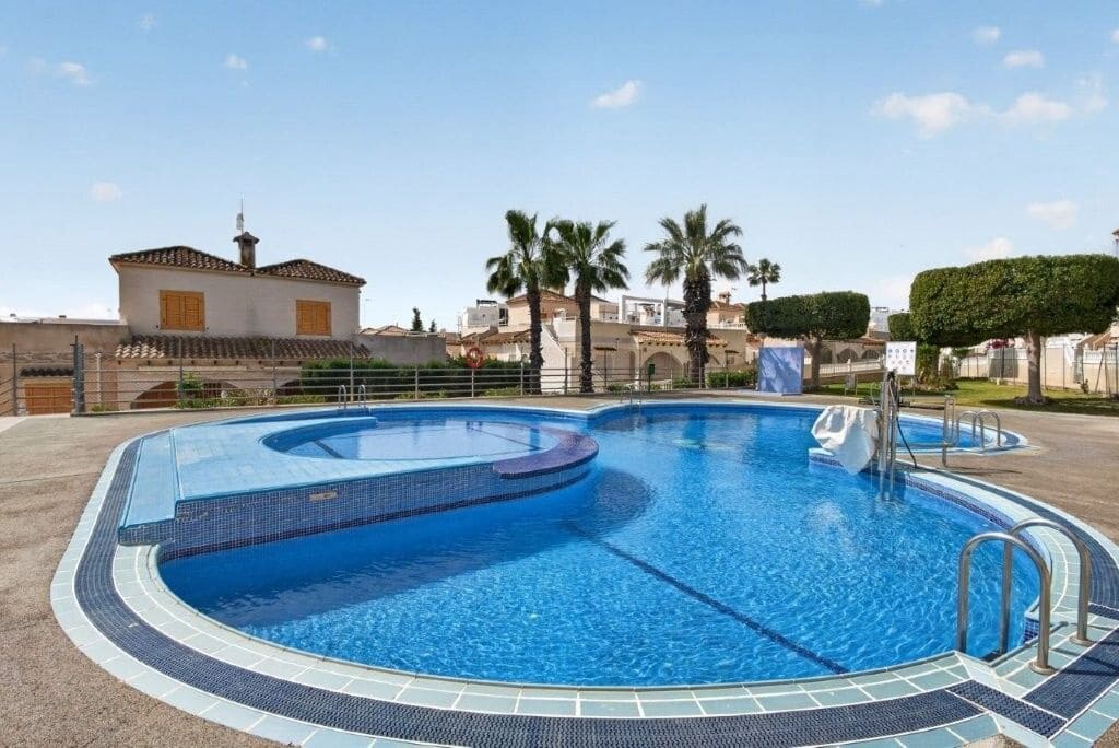 4 chambre Appartement à vendre à Torrevieja avec piscine - 185 000 € (Ref: 9849587)
