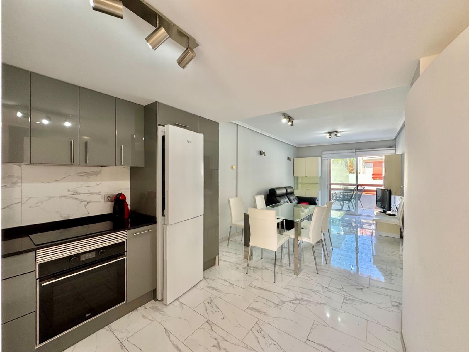 2 makuuhuone Huoneisto myytävänä paikassa Orihuela Costa mukana uima-altaan - 229 950 € (Ref: 9849591)