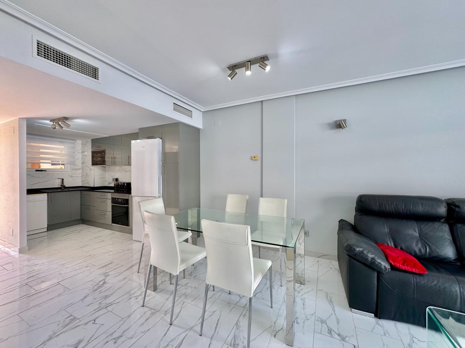 2 makuuhuone Huoneisto myytävänä paikassa Orihuela Costa mukana uima-altaan - 229 950 € (Ref: 9849591)
