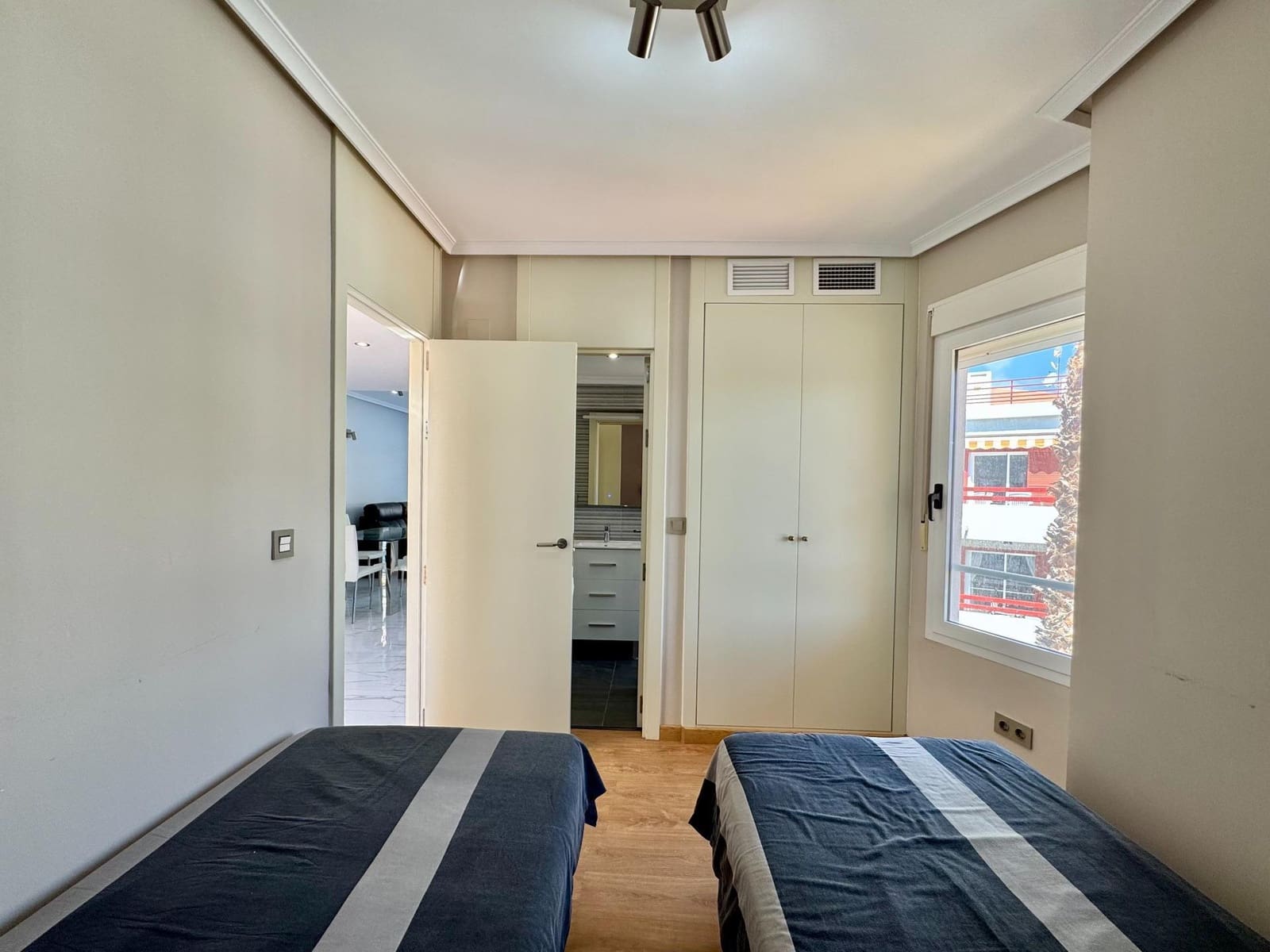 2 makuuhuone Huoneisto myytävänä paikassa Orihuela Costa mukana uima-altaan - 229 950 € (Ref: 9849591)