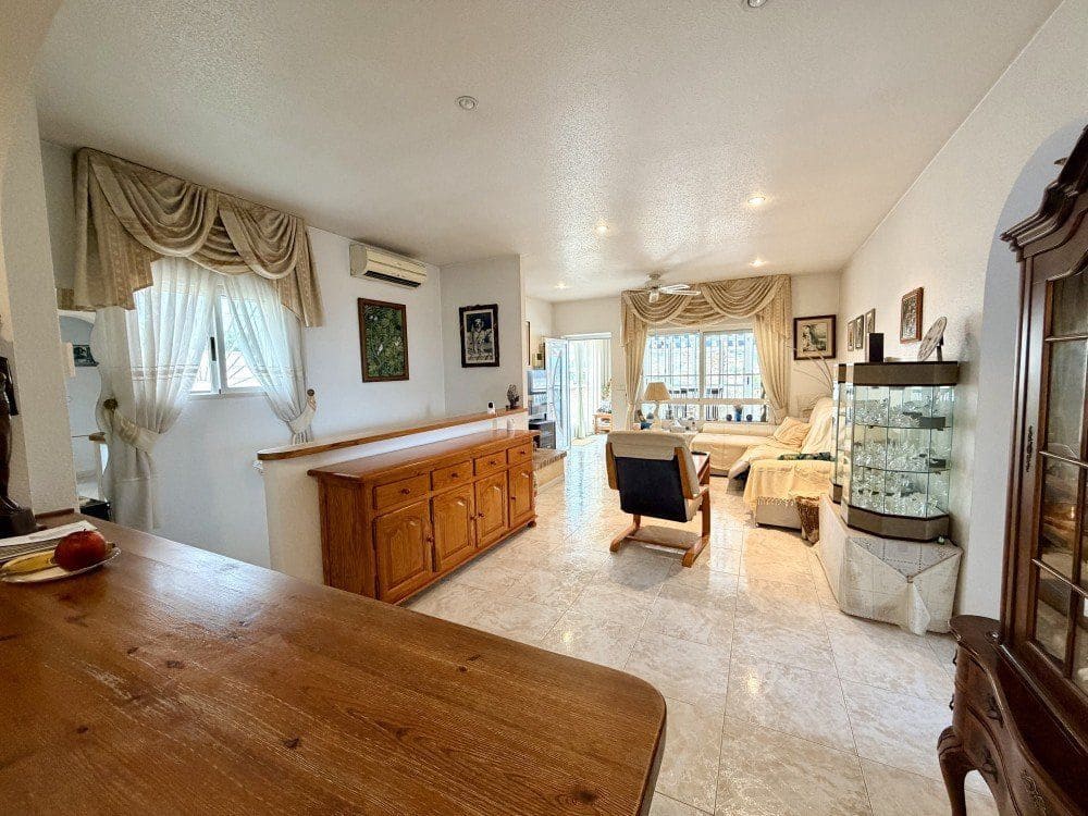 4 bedroom Villa for sale in Rojales with garage - € 390,000 (Ref: 9849594)