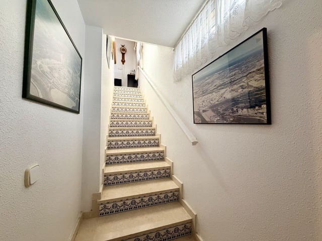 4 bedroom Villa for sale in Rojales with garage - € 390,000 (Ref: 9849594)