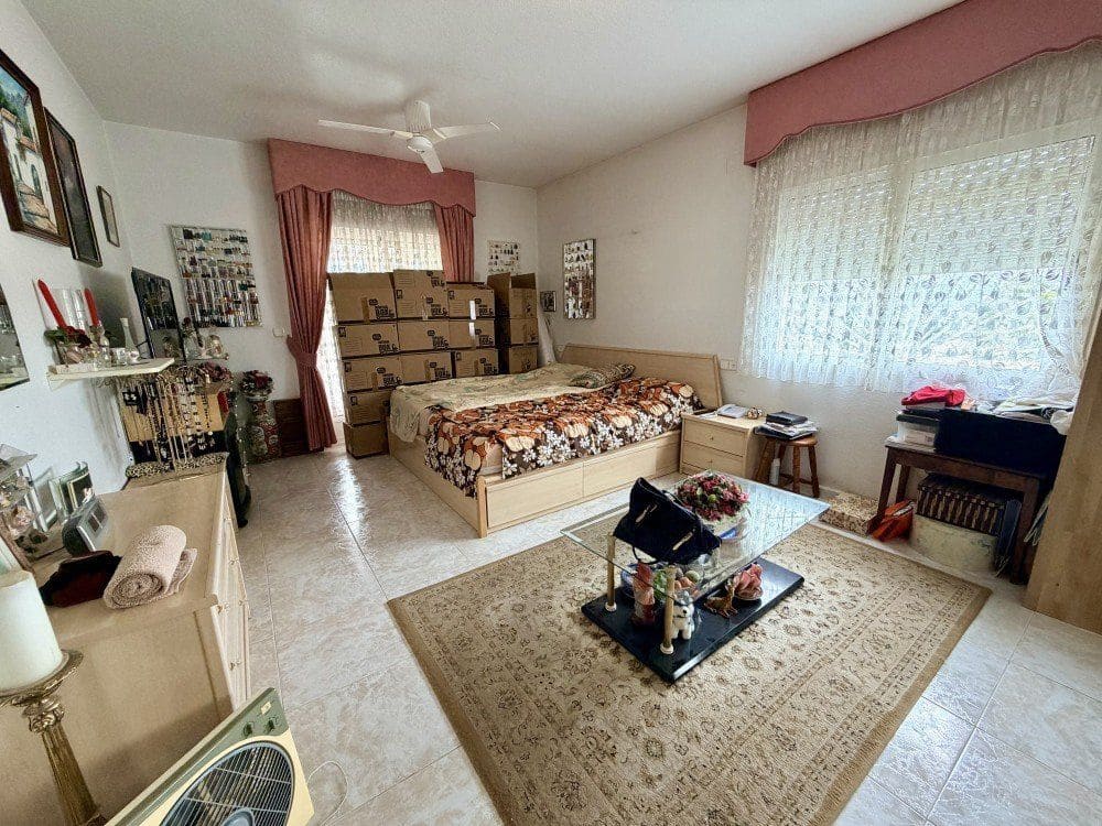 4 bedroom Villa for sale in Rojales with garage - € 390,000 (Ref: 9849594)
