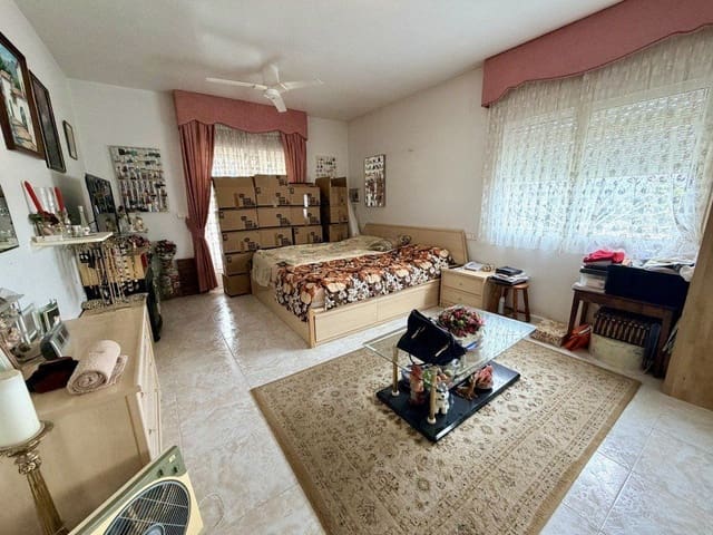4 bedroom Villa for sale in Rojales with garage - € 390,000 (Ref: 9849594)