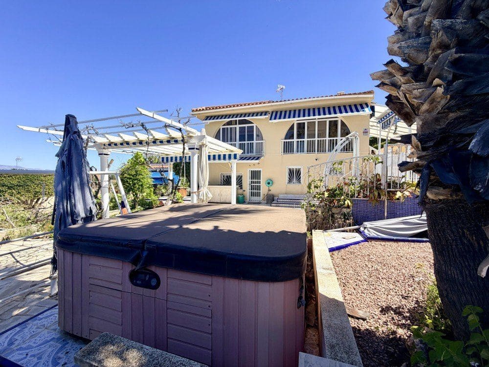 4 bedroom Villa for sale in Rojales with garage - € 390,000 (Ref: 9849594)