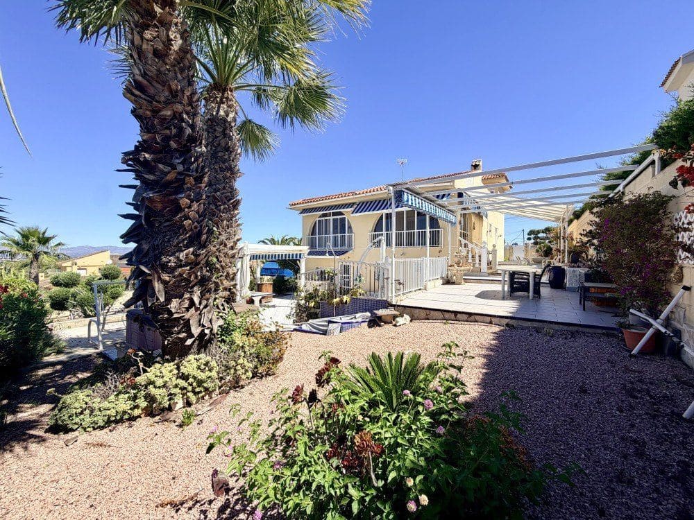 4 bedroom Villa for sale in Rojales with garage - € 390,000 (Ref: 9849594)