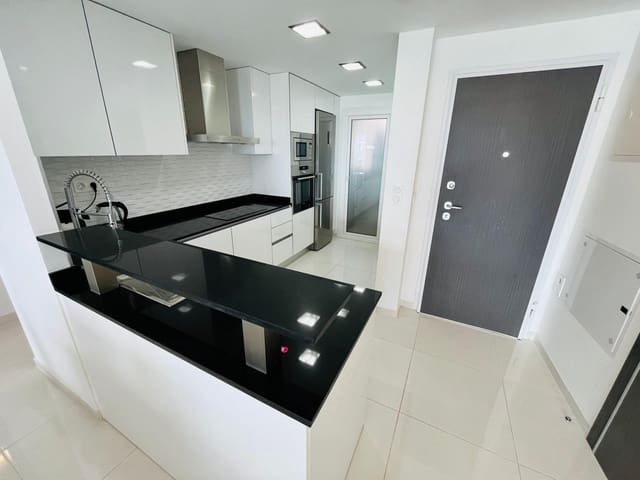 3 chambre Appartement à vendre à Punta Prima, Torrevieja avec garage - 469 950 € (Ref: 9852304)
