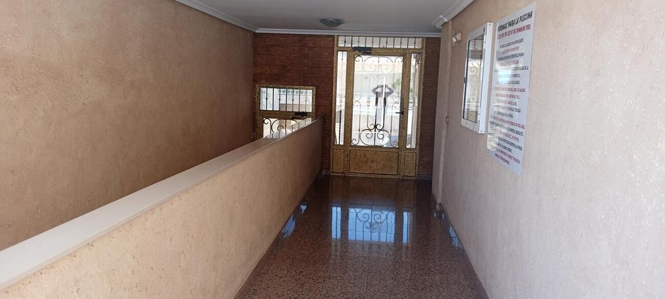 2 bedroom Apartment for sale in Los Montesinos with pool - € 125,000 (Ref: 9852311)
