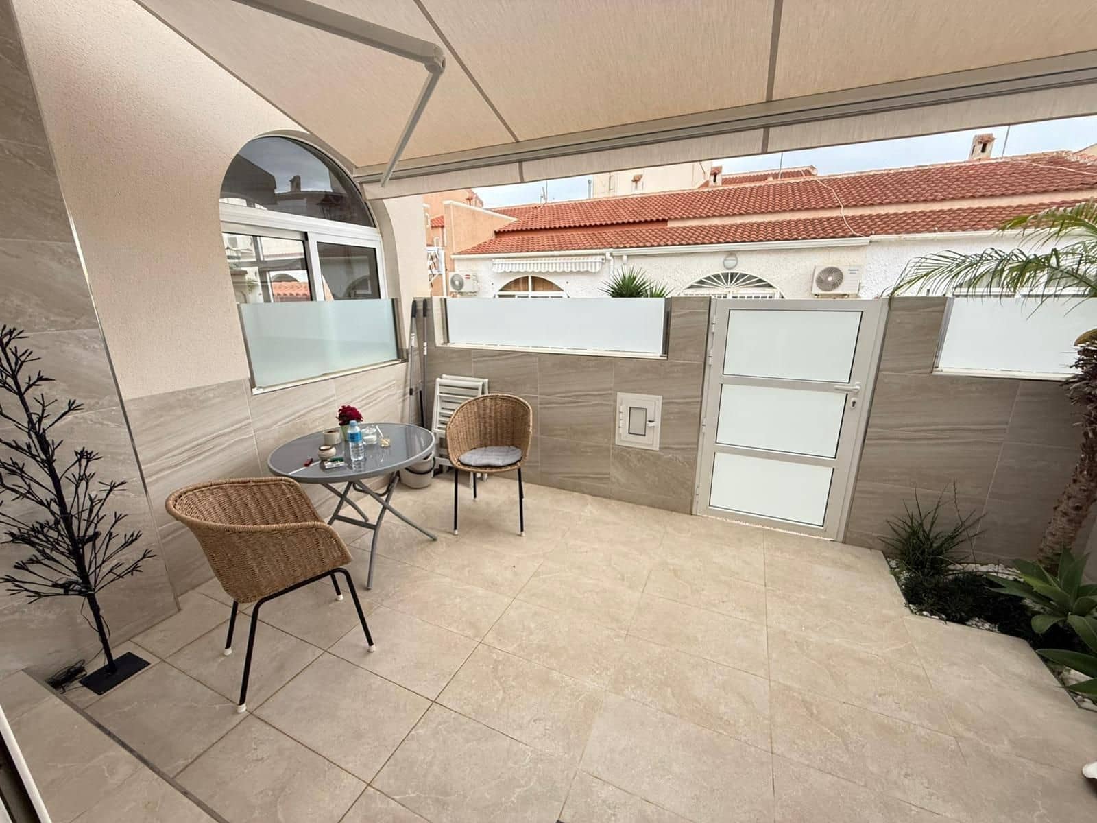 2 Zimmer Reihenhaus zu verkaufen in Torrevieja - 212.000 € (Ref: 9852331)