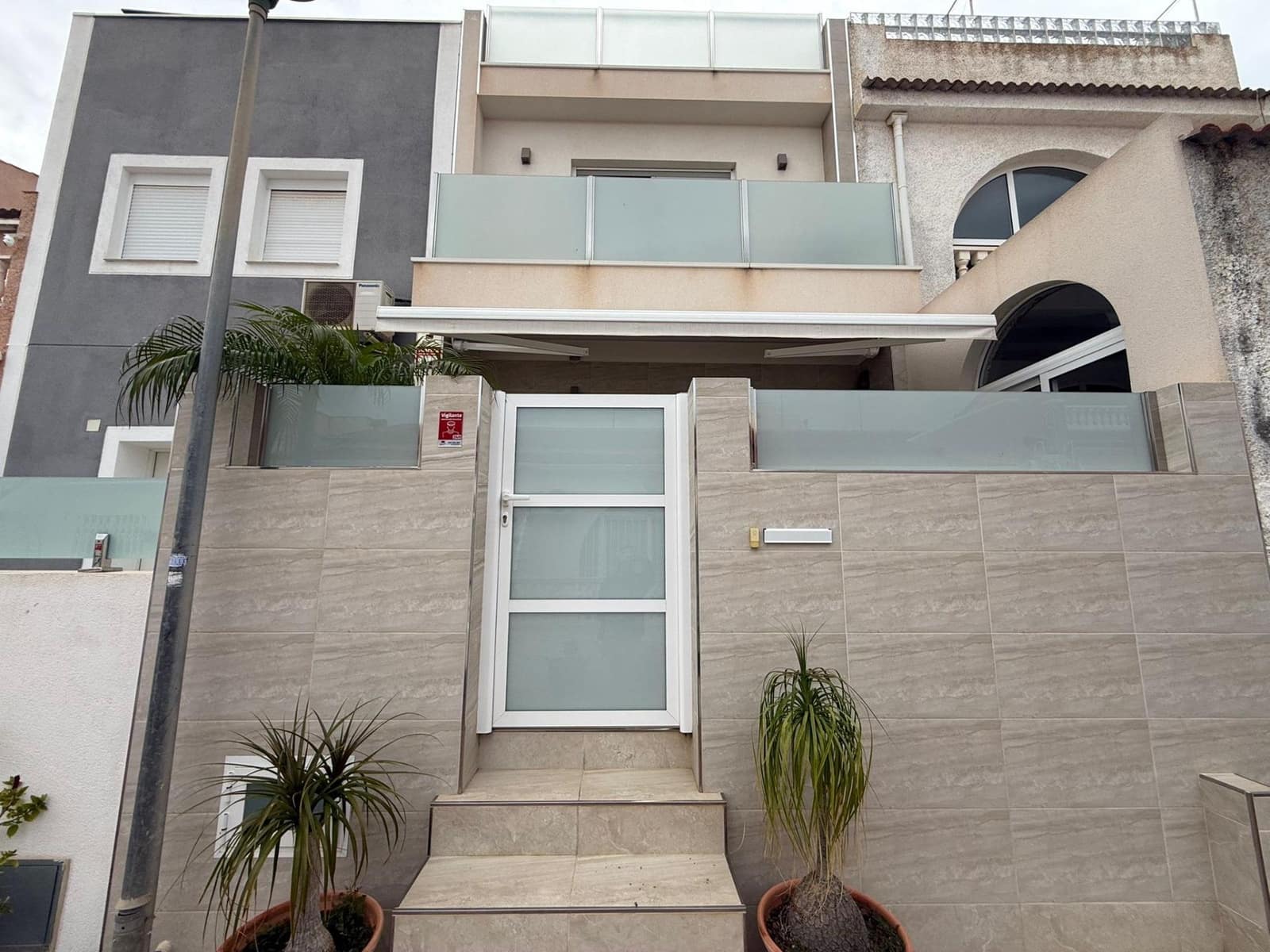 2 Zimmer Reihenhaus zu verkaufen in Torrevieja - 212.000 € (Ref: 9852331)