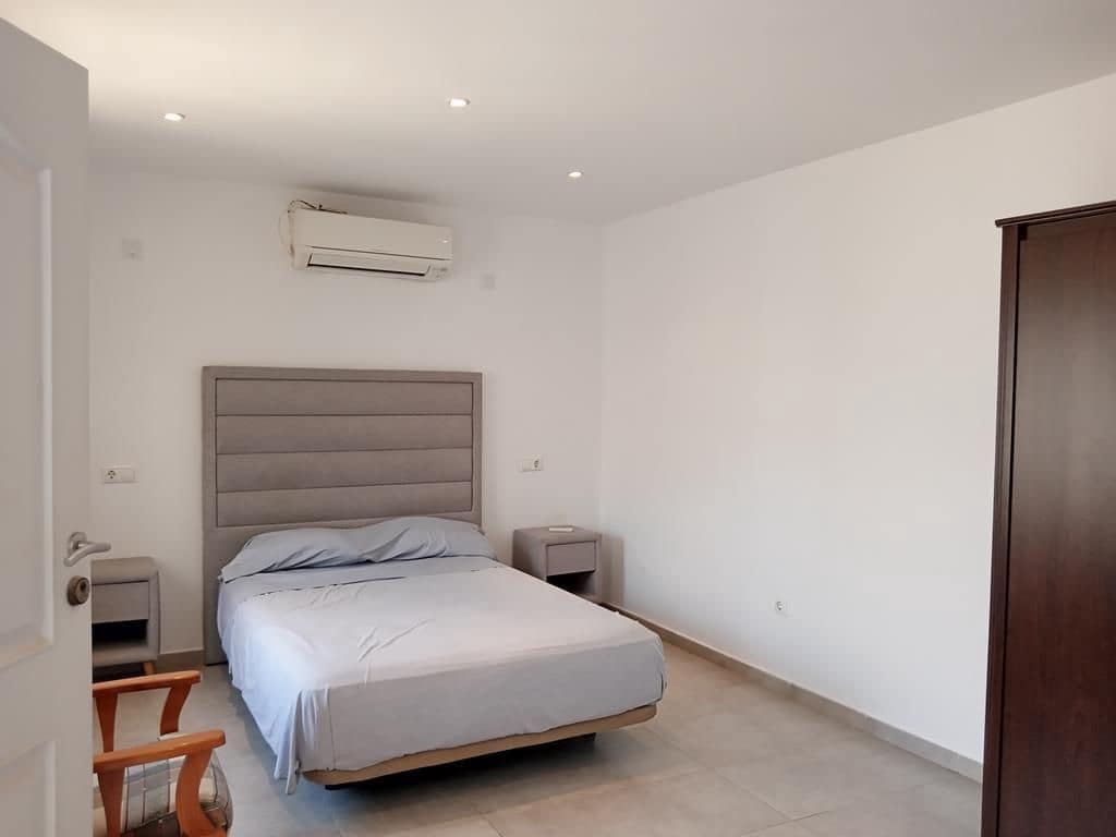 4 slaapkamer Halfvrijstaande villa te koop in Los Montesinos met zwembad garage - € 285.000 (Ref: 9852332)