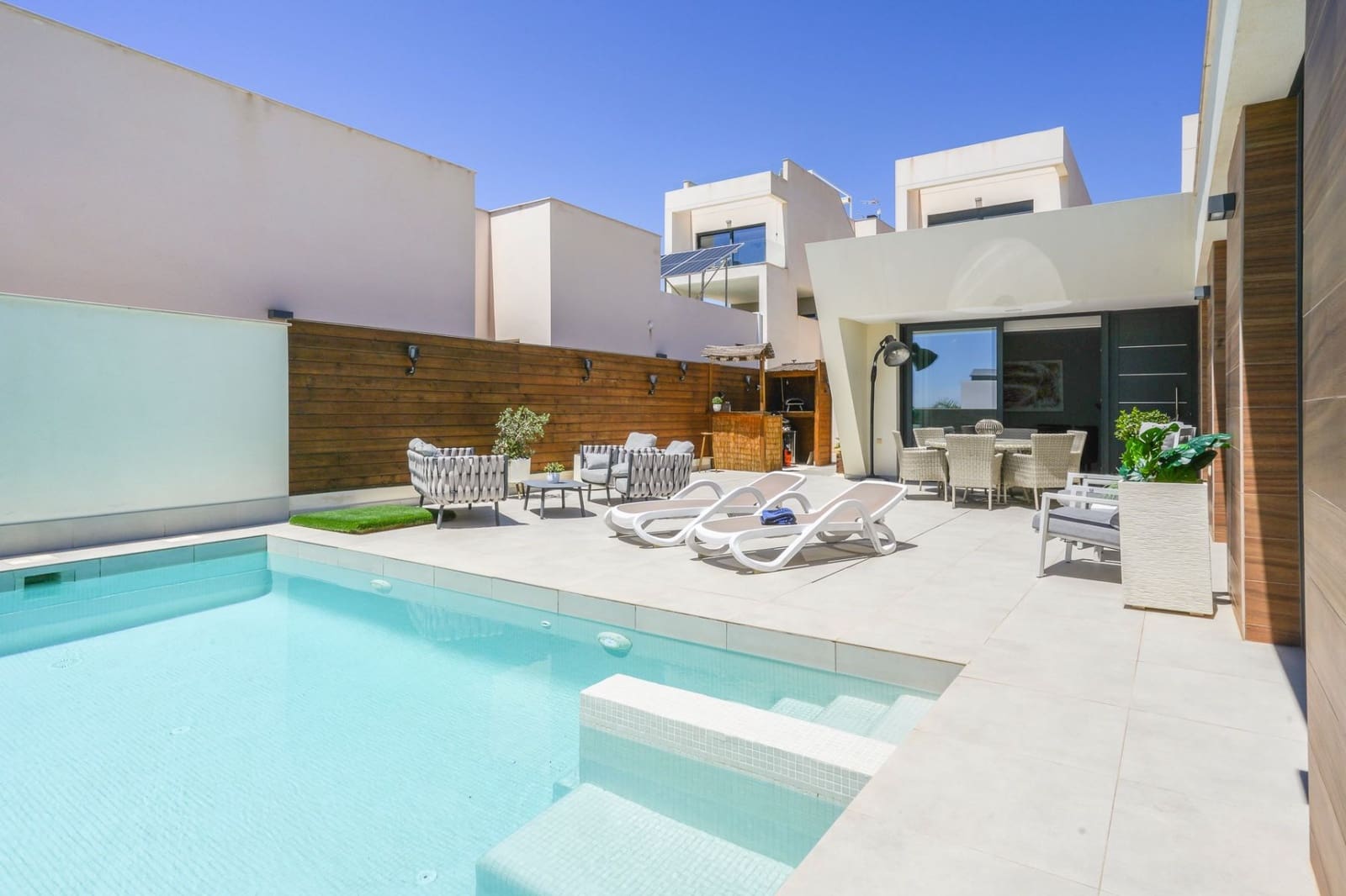 4 bedroom Villa for sale in Benijofar with pool - € 640,000 (Ref: 9855635)