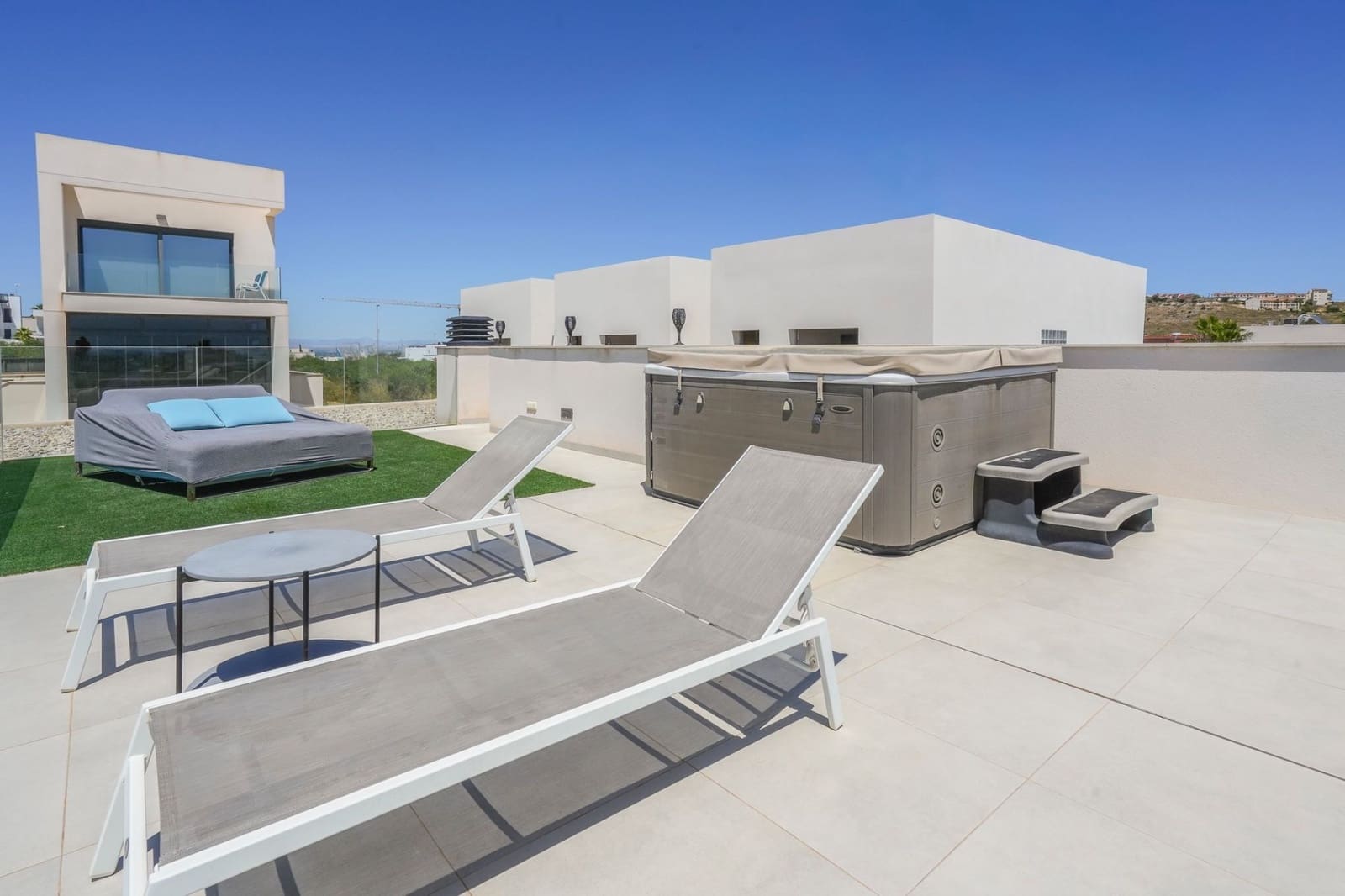 4 bedroom Villa for sale in Benijofar with pool - € 640,000 (Ref: 9855635)