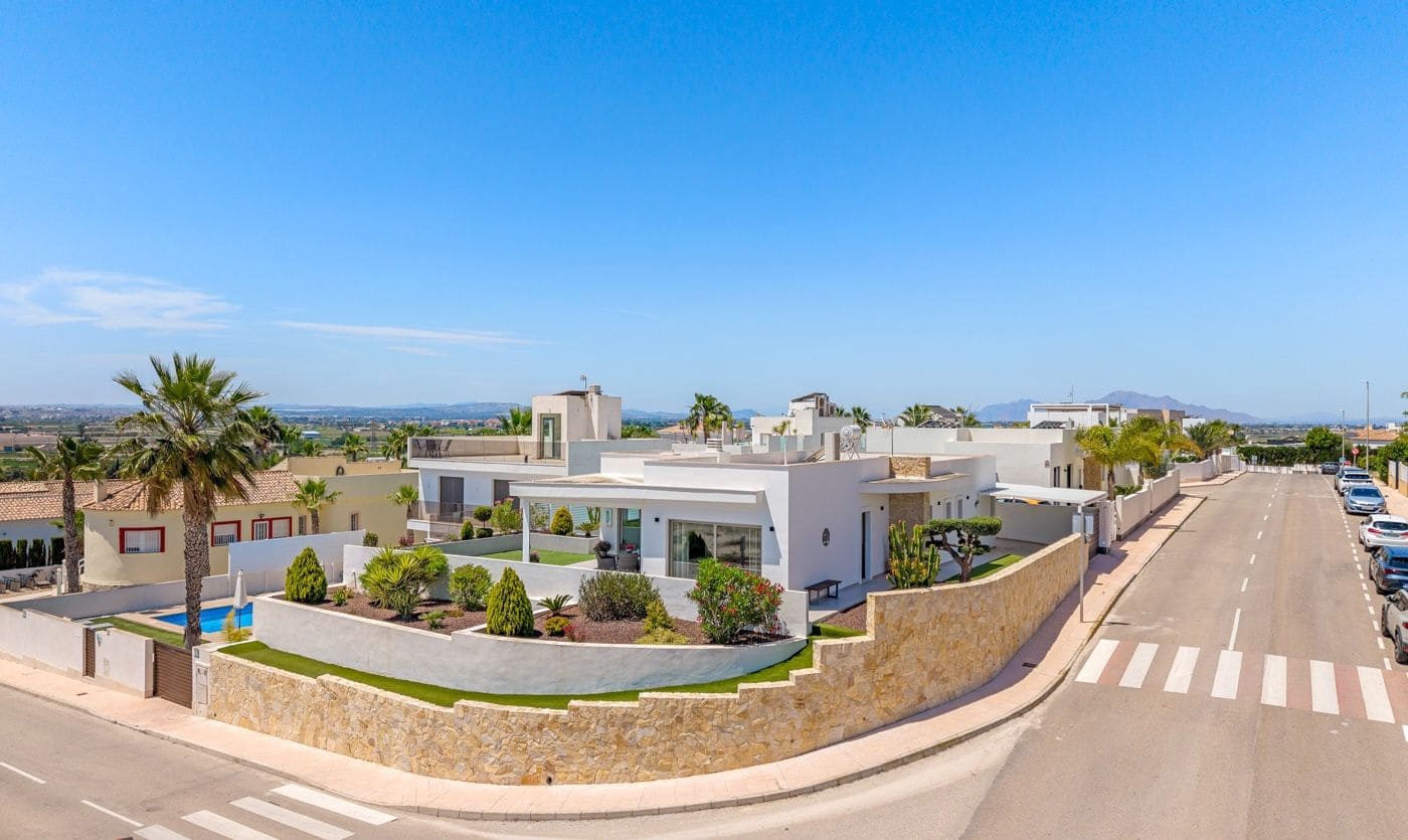 3 slaapkamer Villa te koop in San Fulgencio met zwembad - € 595.000 (Ref: 9855640)