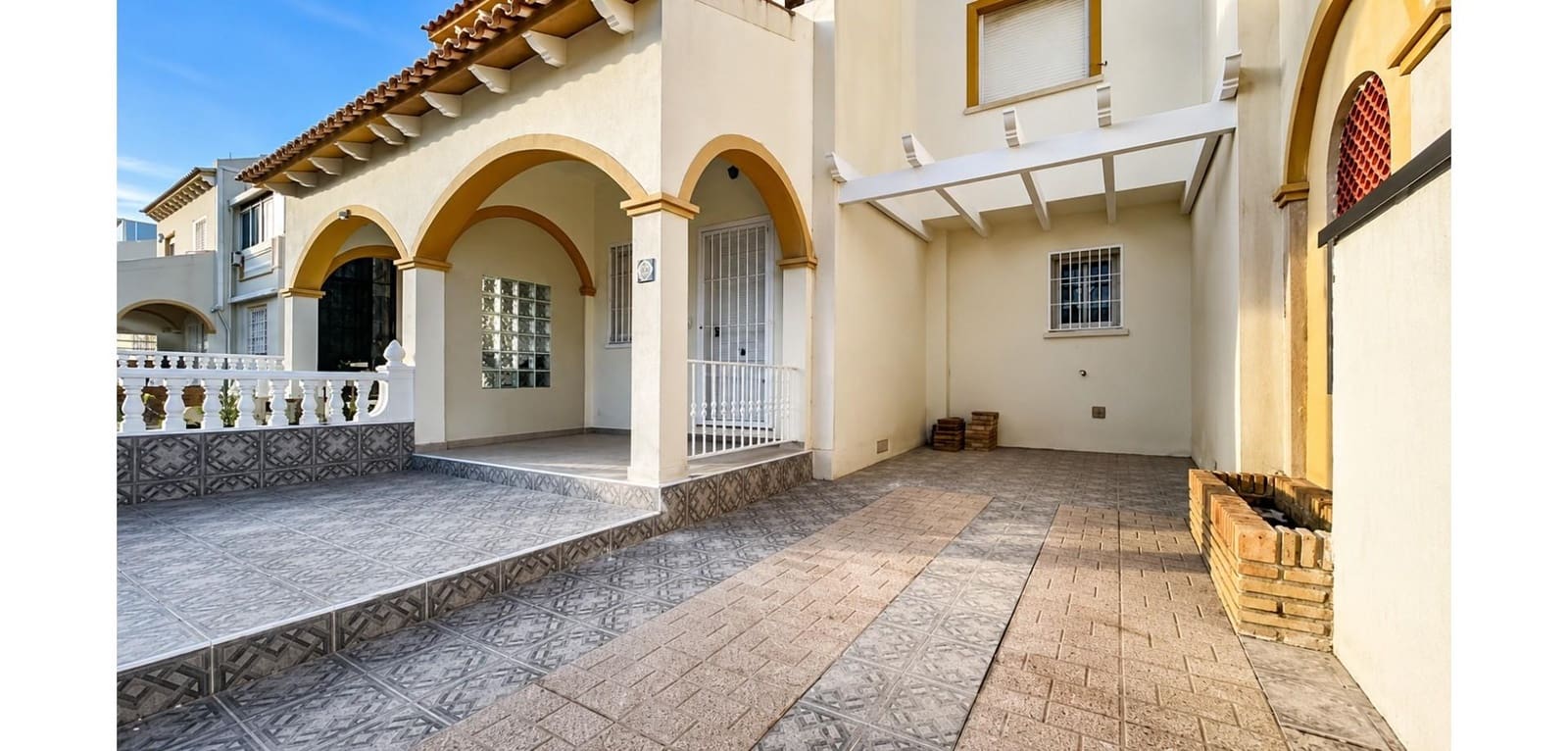 2 makuuhuone Huoneisto myytävänä paikassa Playa Flamenca mukana 
autotalli - 205 000 € (Ref: 9855642)