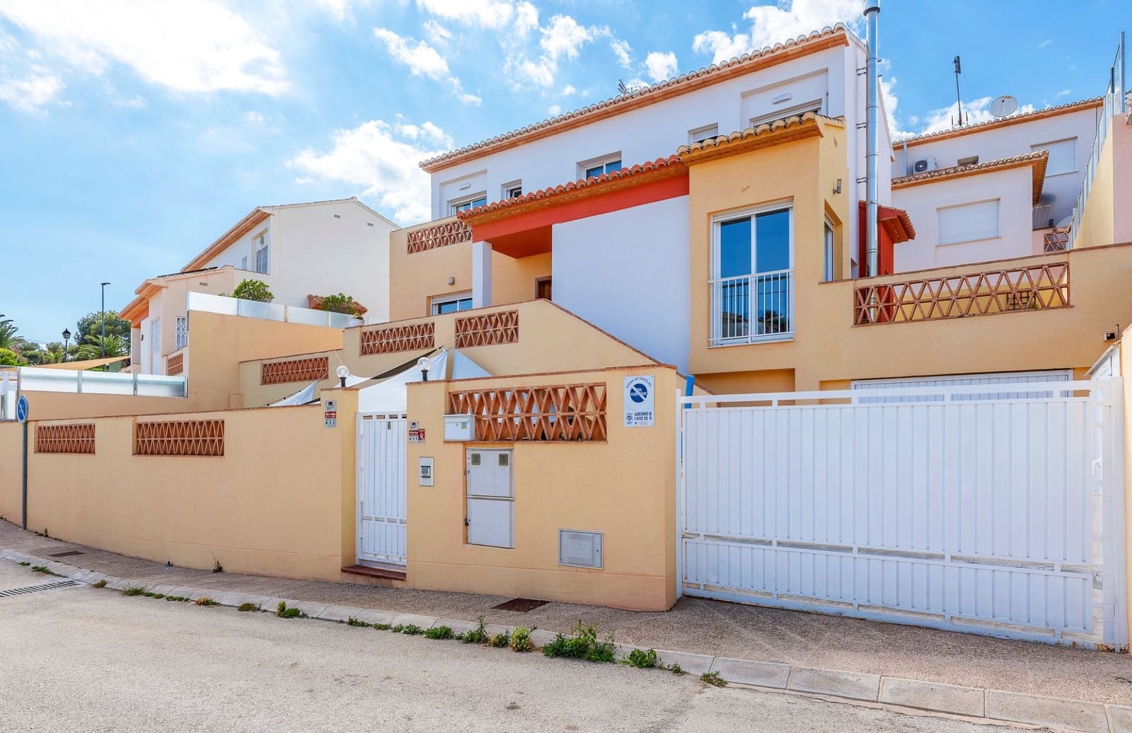 Chalet de 5 habitaciones en Alfaz del Pi / L'Alfàs del Pi en venta con piscina - 499.000 € (Ref: 9868749)