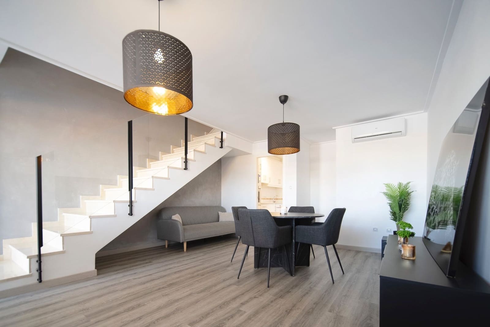 3 soverom Rekkehus til salgs i La Siesta med svømmebasseng garasje - € 315 000 (Ref: 9868751)