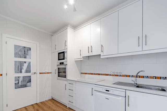 3 Zimmer Reihenhaus zu verkaufen in La Siesta, Torrevieja mit Pool Garage - 315.000 € (Ref: 9868751)