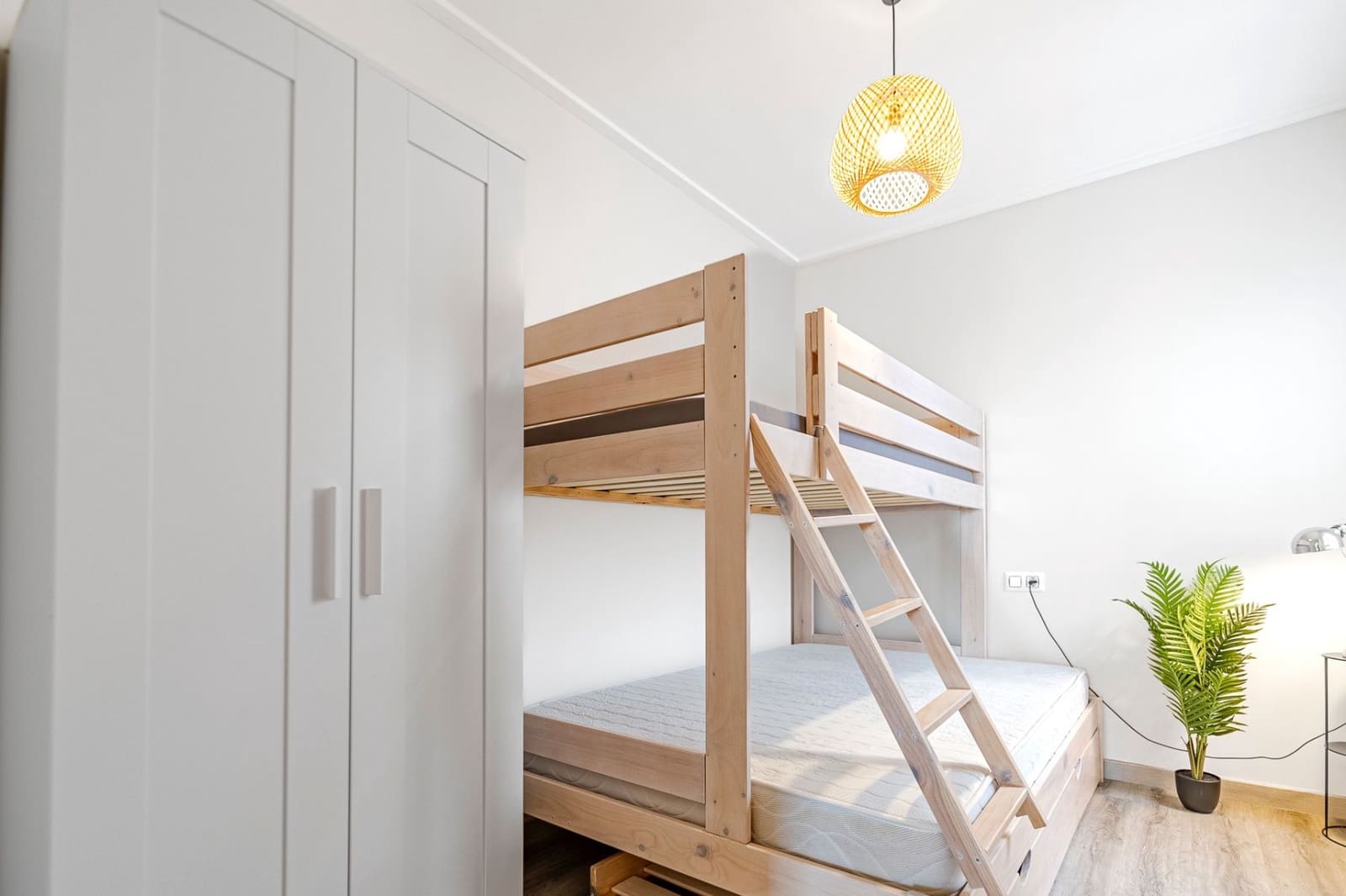 3 soverom Rekkehus til salgs i La Siesta med svømmebasseng garasje - € 315 000 (Ref: 9868751)