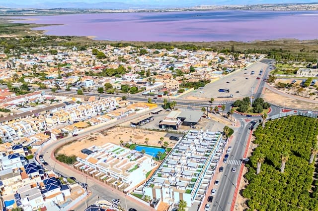 3 Zimmer Reihenhaus zu verkaufen in La Siesta, Torrevieja mit Pool Garage - 315.000 € (Ref: 9868751)
