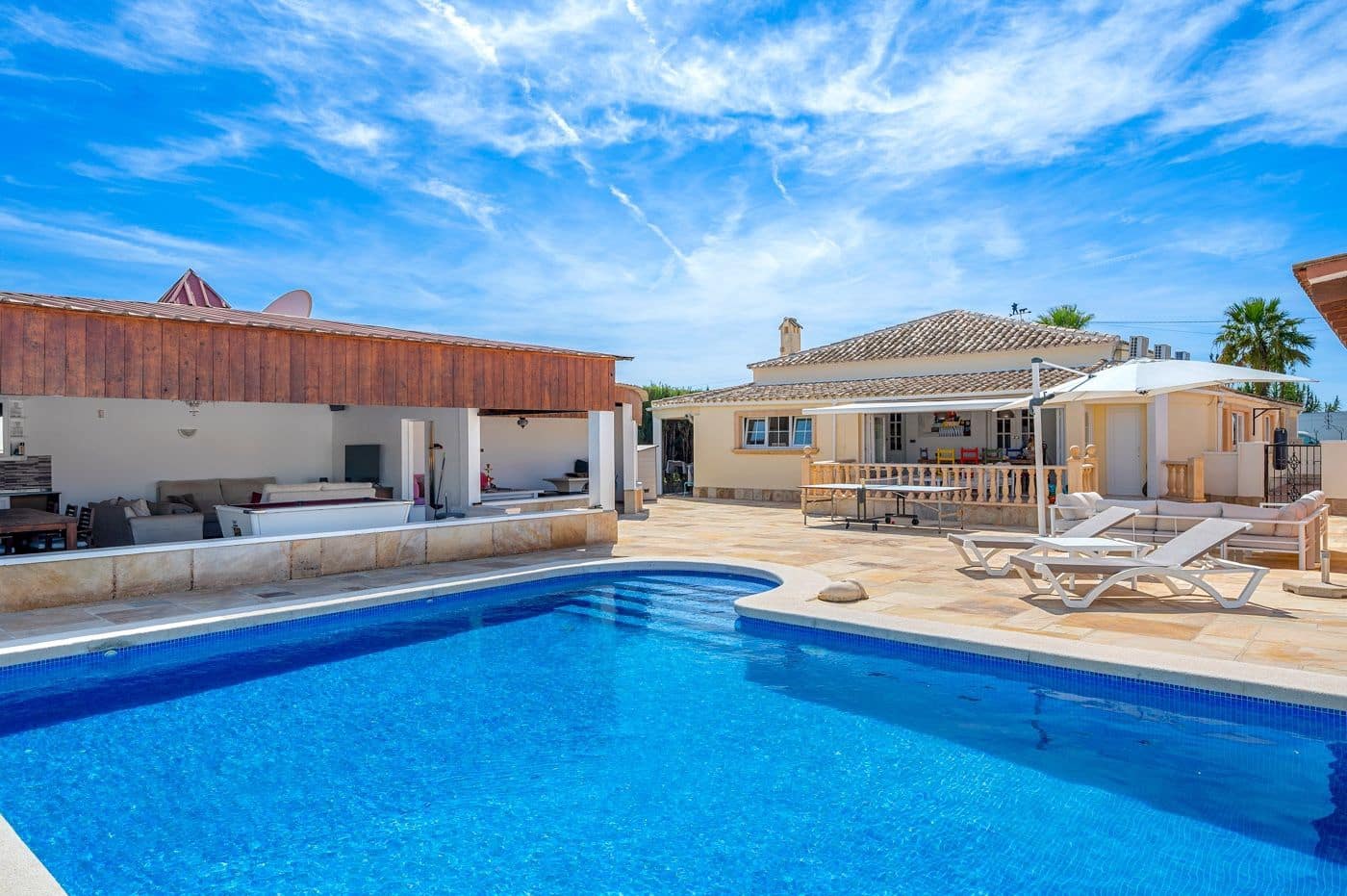 6 Zimmer Finca/Landgut zu verkaufen in Almoradi - 595.000 € (Ref: 9868765)