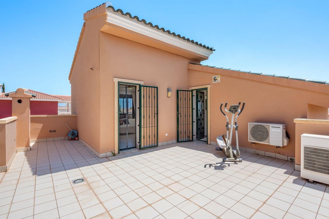4 slaapkamer Villa te koop in Ciudad Quesada met zwembad - € 470.000 (Ref: 9868768)