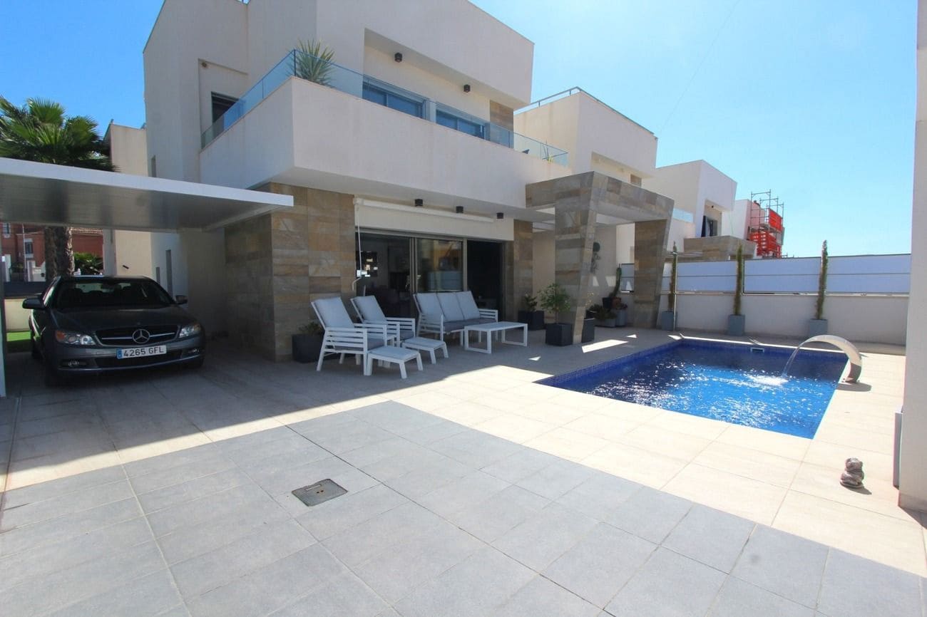 Chalet de 3 habitaciones en Orihuela Costa en venta con piscina - 459.950 € (Ref: 9868778)