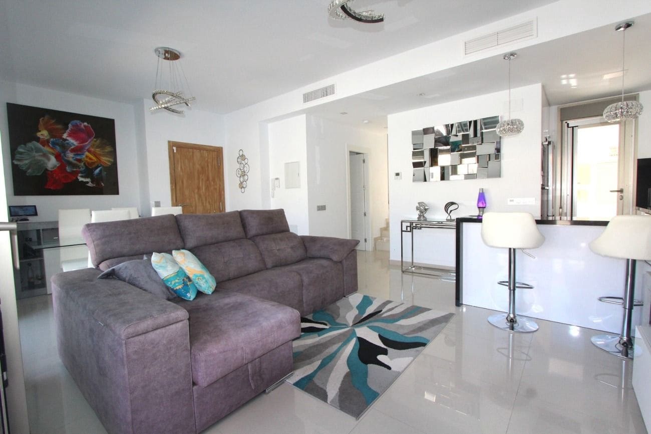 Chalet de 3 habitaciones en Orihuela Costa en venta con piscina - 459.950 € (Ref: 9868778)