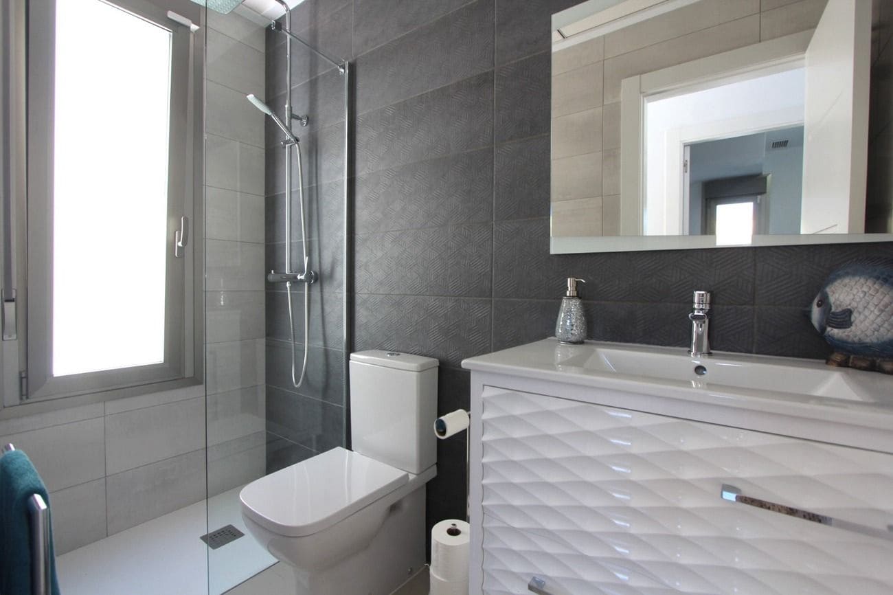 Chalet de 3 habitaciones en Orihuela Costa en venta con piscina - 459.950 € (Ref: 9868778)