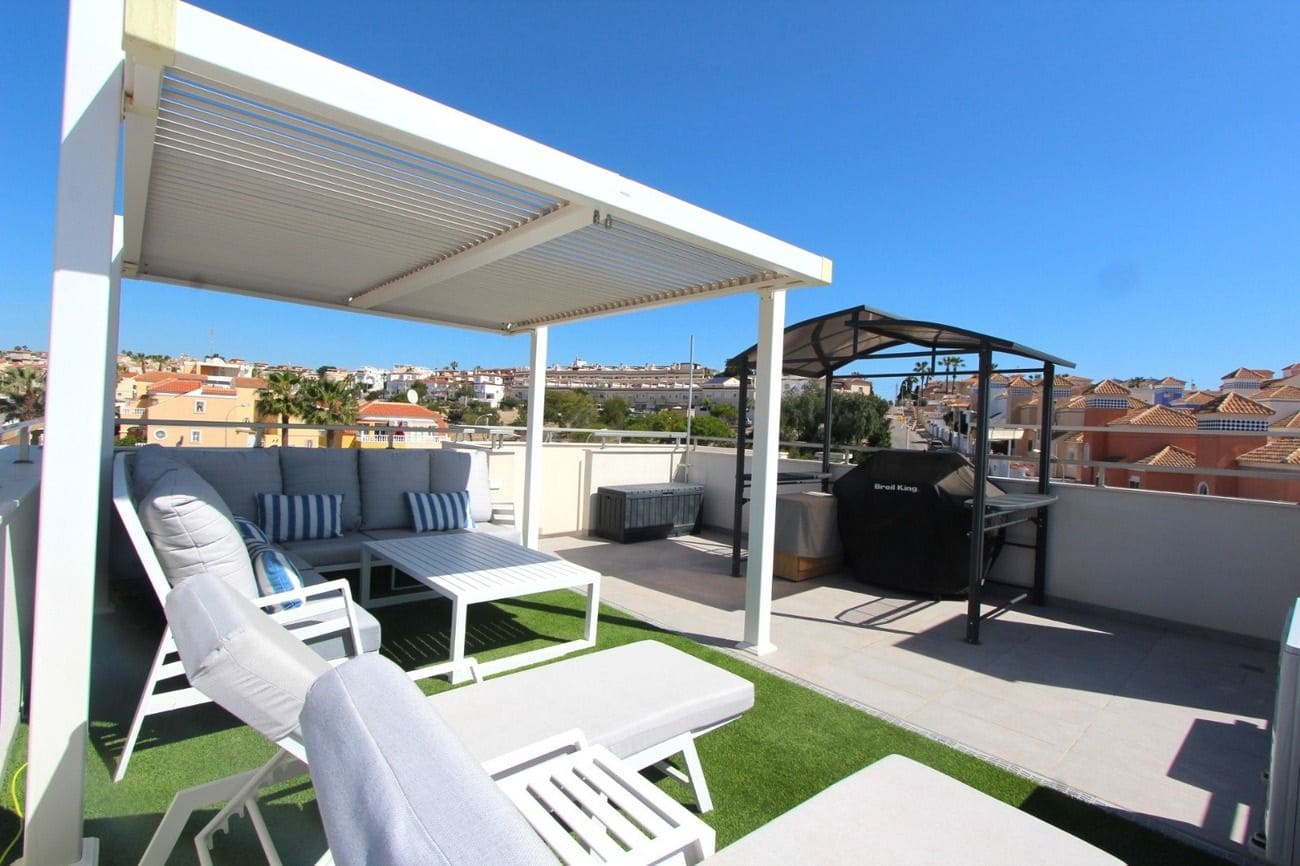 Chalet de 3 habitaciones en Orihuela Costa en venta con piscina - 459.950 € (Ref: 9868778)