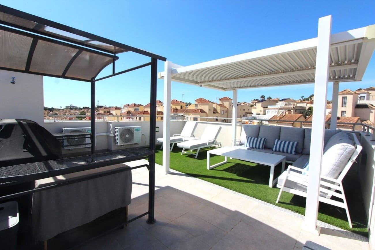 Chalet de 3 habitaciones en Orihuela Costa en venta con piscina - 459.950 € (Ref: 9868778)