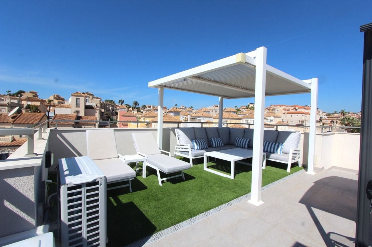 Chalet de 3 habitaciones en Orihuela Costa en venta con piscina - 459.950 € (Ref: 9868778)