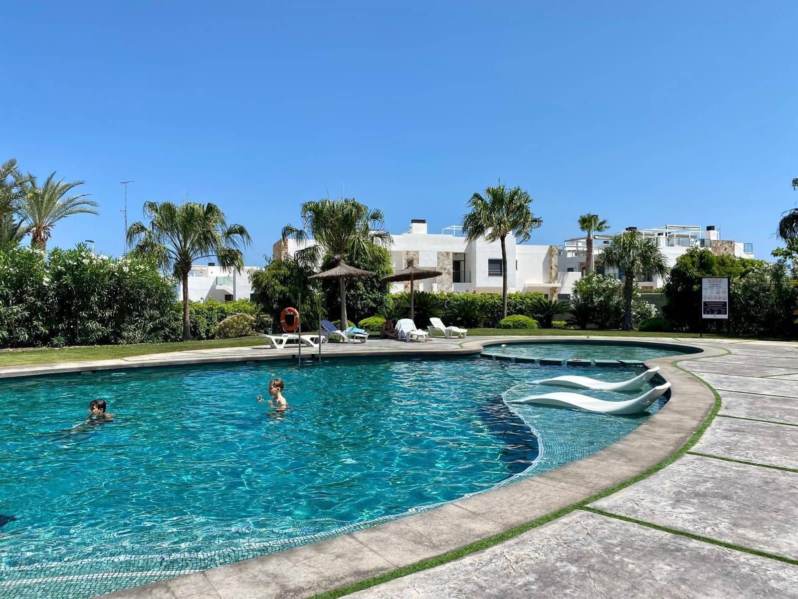 3 sovrum Takvåning till salu i Torrevieja med pool - 590 000 € (Ref: 9868779)