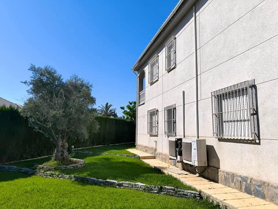 5 soverom Villa til salgs i El Chaparral med svømmebasseng - € 630 000 (Ref: 9870257)