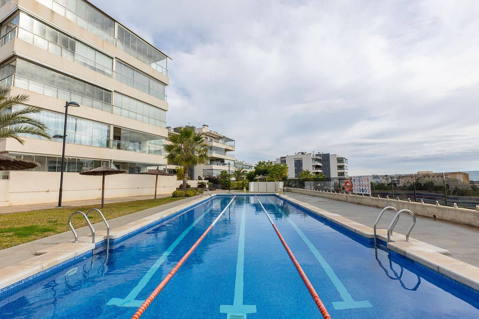3 sypialnia Apartament na sprzedaż w Los Dolses z basenem garażem - 260 000 € (Ref: 9876599)
