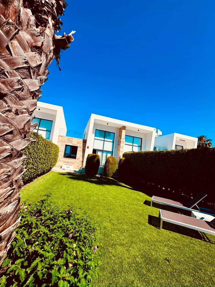 3 soverom Hus til salgs i Orihuela Costa med svømmebasseng - € 425 000 (Ref: 9888997)
