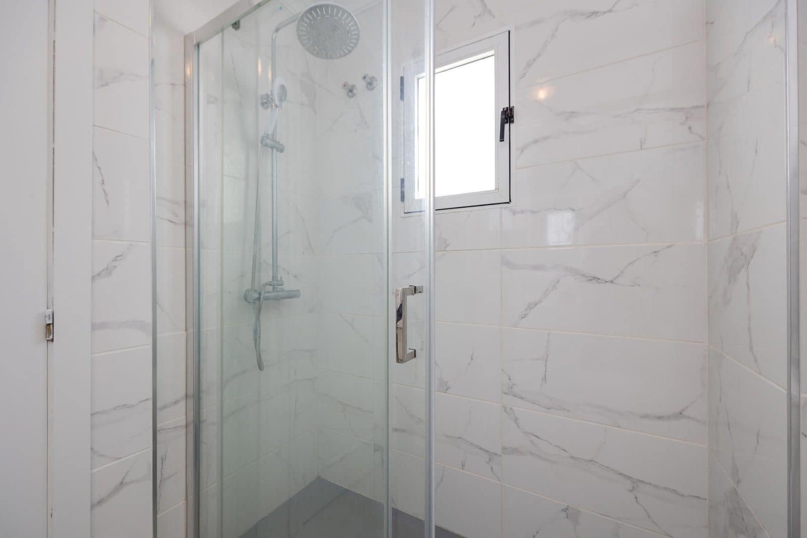 2 Zimmer Penthouse zu verkaufen in Torrevieja mit Pool - 149.969 € (Ref: 9896502)