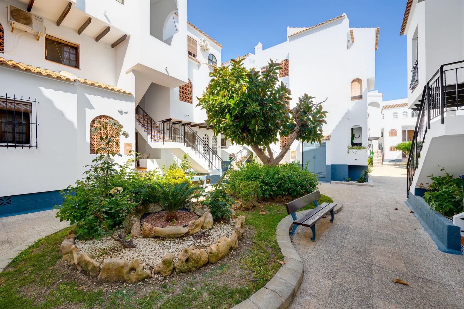 2 soveværelse Bungalow til salg i Torrevieja med swimmingpool - € 139.500 (Ref: 9896504)