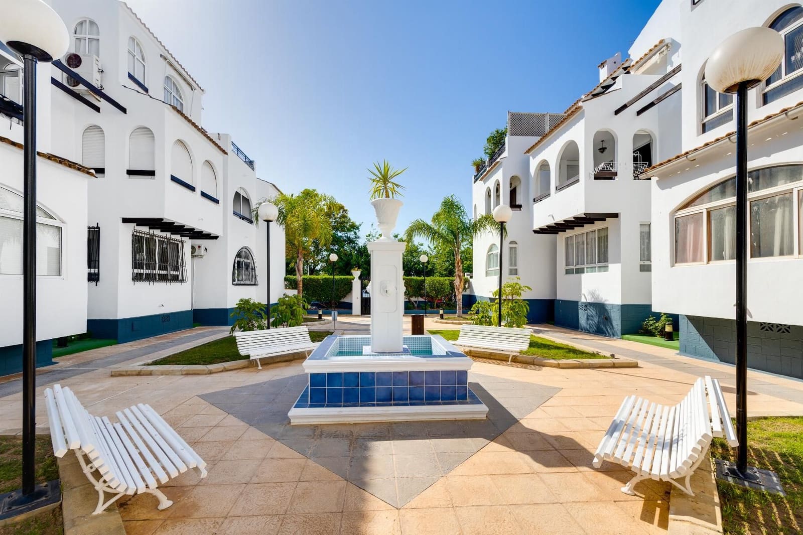 2 soveværelse Bungalow til salg i Torrevieja med swimmingpool - € 139.500 (Ref: 9896504)