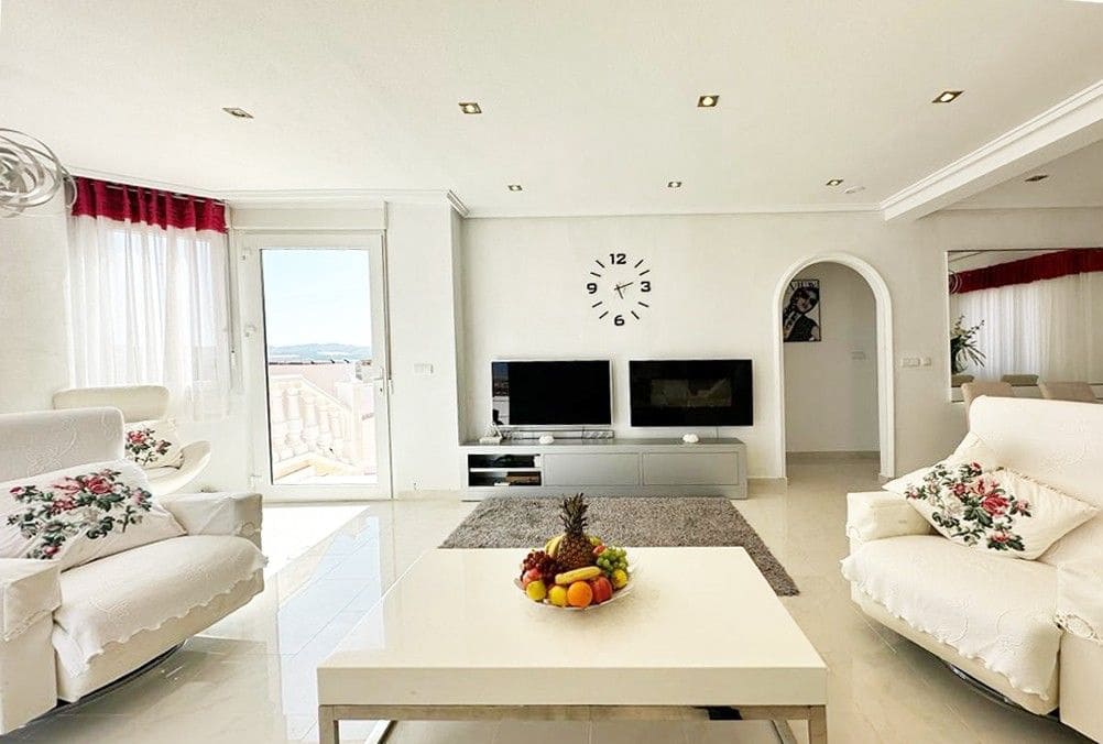 4 soverom Villa til salgs i San Miguel de Salinas med svømmebasseng - € 335 000 (Ref: 9896507)