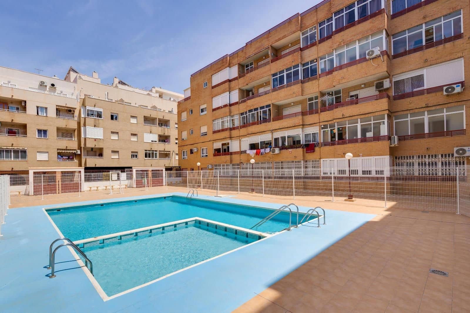 1 makuuhuone Huoneisto myytävänä paikassa Torrevieja mukana uima-altaan - 109 969 € (Ref: 9896512)